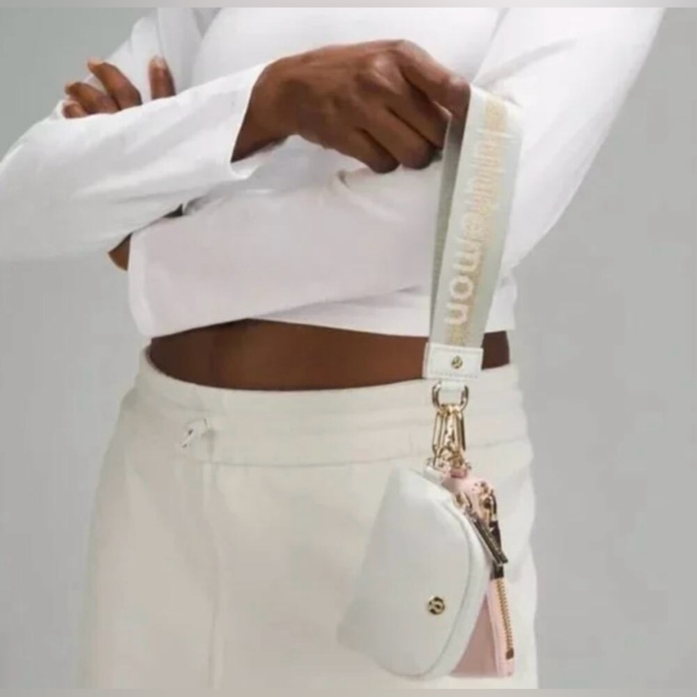 BNWT Lululemon Dual Pouch Wristlet in Vapor/Gold/White